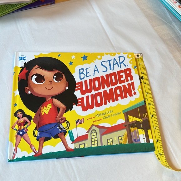 🍀2/10.00🍀 DC Be A Star, Wonder Woman hardcover like new condition - Picture 12 of 12